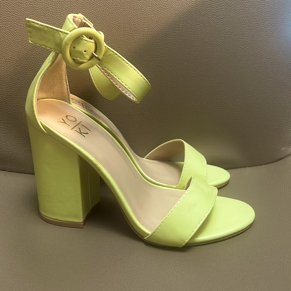 Never worn Yoki heels, Sz 5